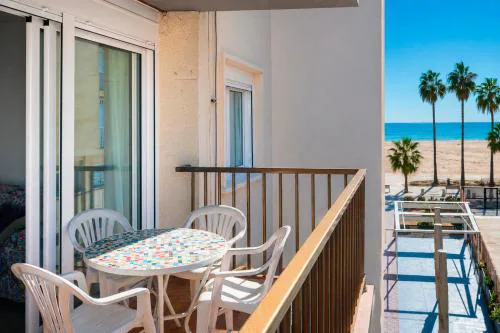 AT129 Apartamento en primera línea de la playa