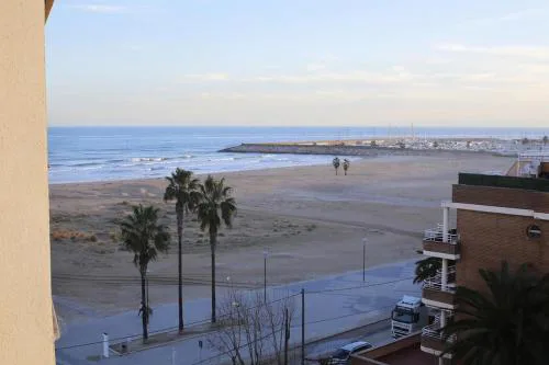 At151 Flat with Airco,building in front of the beach