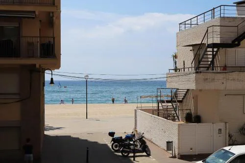 AT174 Apartamento en segunda línea de la playa, wifi