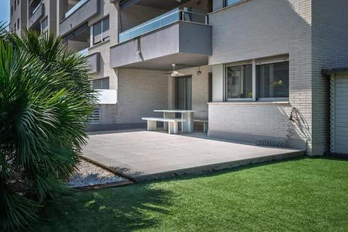 AT187 Ground floor, garden and pool near the beach