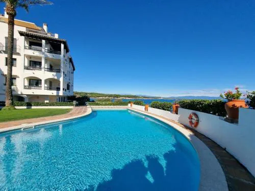 Apartamento acogedor con terraza y piscina a 50m de la playa - HISP-236-123