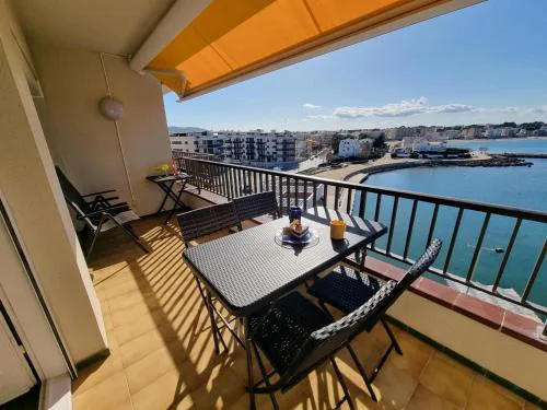 Apartamento con terraza privada en L'Escala, cerca de la playa - HISP-236-162