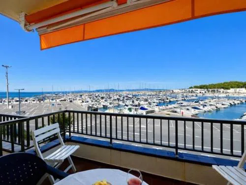 Apartamento con terraza y vistas al puerto en L'Escala - HISP-7-78