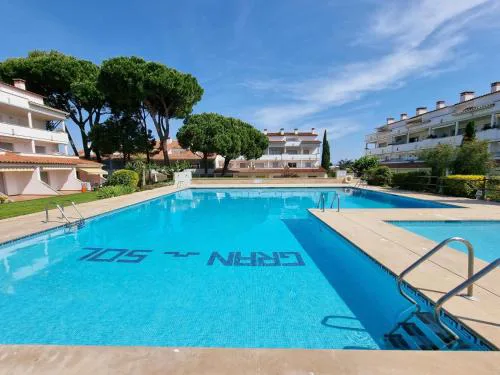 Apartamento de 3 habitaciones con terraza cerca de la playa - HISP-236-75
