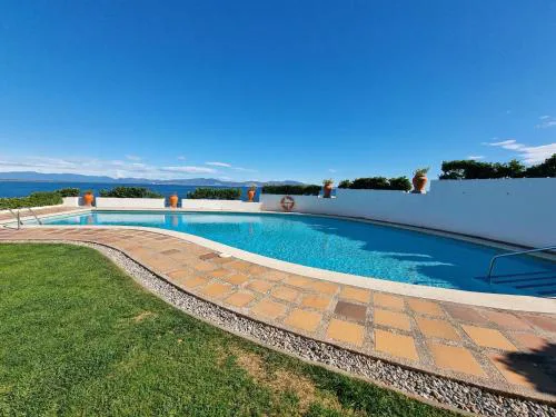 Apartamento moderno con terraza y piscina a 50m de la playa - HISP-236-151