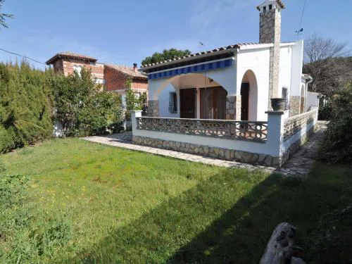 Casa Brigitte: Tranquilidad, Jardín Amplio, WiFi, a Sólo 200 Metros de la Playa - HISP-7-16