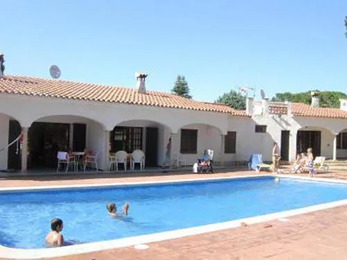 Casa Confortable con Gran Piscina Comunitaria y Jardín en L'Escala - HISP-7-6