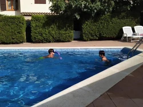 Casa familiar con piscina a 5 min de la playa de Riells - HISP-7-46