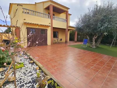 Casa familiar con terraza y piscina en L'Escala - HISP-236-204