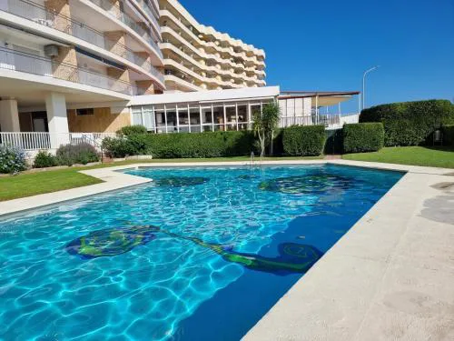 Encantador apartamento a 100m de la playa con terraza y piscina - HISP-236-203