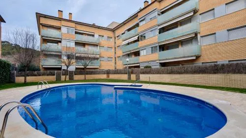 EVH127 Bajo con terraza y piscina comunitaria