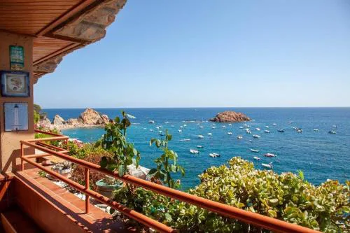 Kerstin Bruns - Apartamento la Illa with sea view