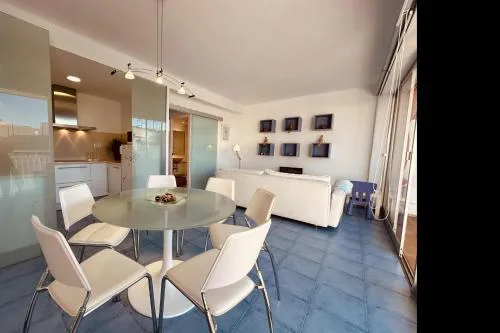 LETS HOLIDAYS Apartment with terrace near beach 2