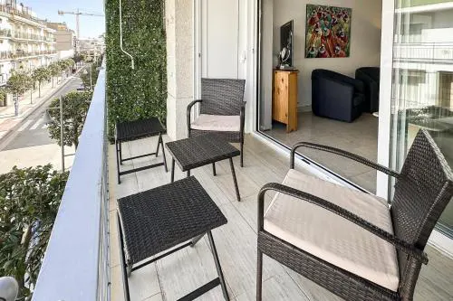 LETS HOLIDAYS Big Apartment With Parking