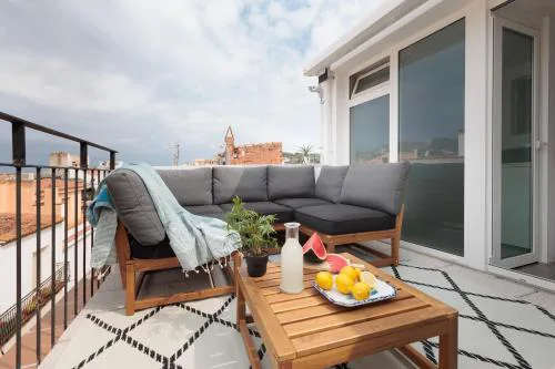LETS HOLIDAYS CENTRIC HOUSE with PARKING