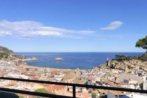 LETS HOLIDAYS Pool and sea views apartment with 1 parking space