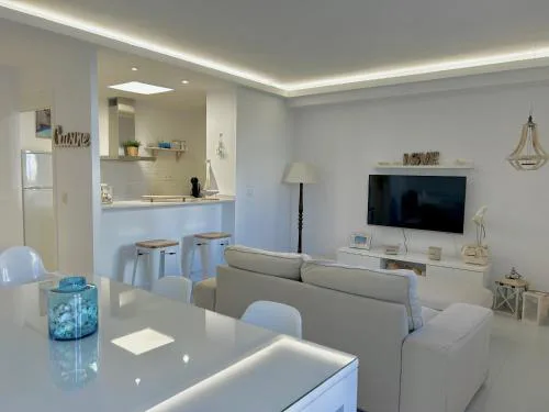 Luminoso y reformado apartamento a 1min de playa