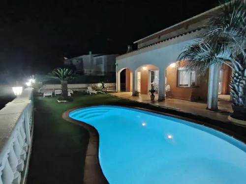 Villa Costa.