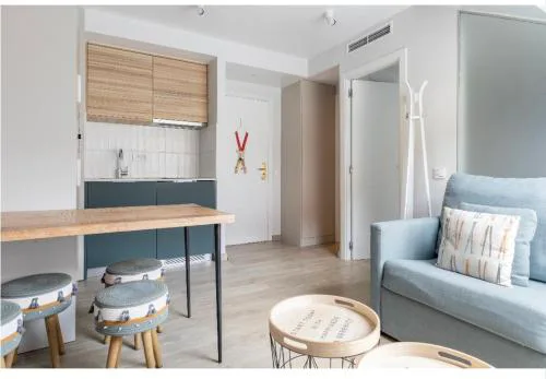 CHIC HUMARALET, pie de pistas, free parking