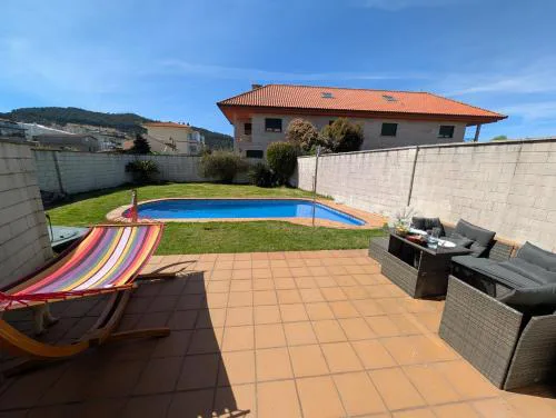 House with pool in downtown Sabarís - Casa Capisco