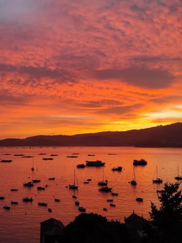 Amanecer. Alojamiento entero nuevo con vistas al mar.