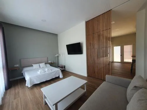 REDONDELA APARTMENTS - Bedroom, Bathroom & Kitchen