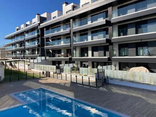 EXCLUSIVO APARTAMENTO con PISCINA, AMPLIA TERRAZA y GARAJE en PORTONOVO