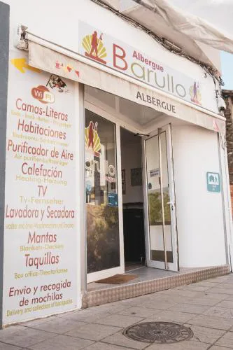 Albergue Barullo - Cubículos - Literas - Habitaciones