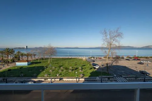 Primera Linea de Playa Samil Costa con Garaje Incluido