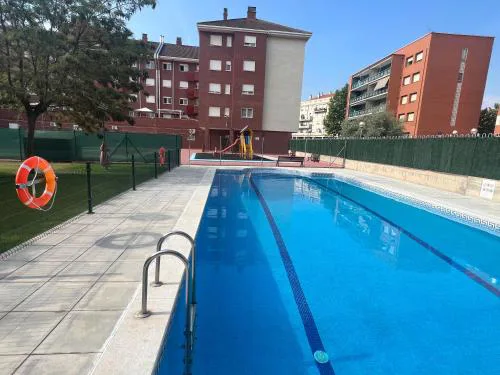 POOL AND CONFORT 3 habitaciones y garaje By apartamentos Logroño