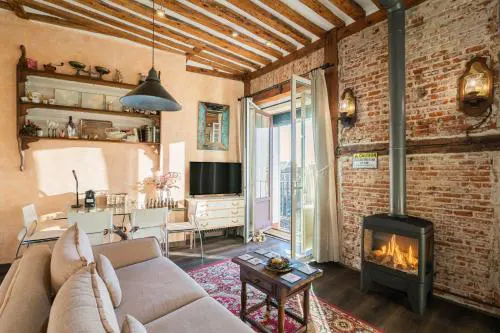 1851: Exceptional 19th century studio in Madrid