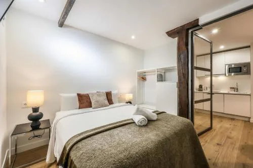 Amazinn Stay Madrid Callao, Mid Term