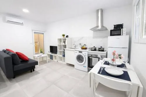 Apartment C Private Complex Metro 4pax