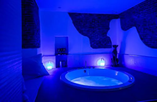Calle Amparo 86 Lujoso Dúplex con Jacuzzi en Lavapies especial parejas
