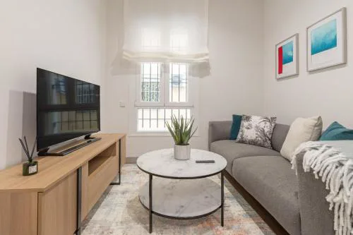 Charming 1-Bed Apartment in Chamberí Madrid