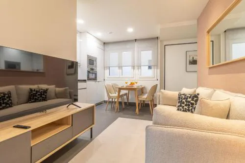 Colorful 2-Bed Apartment for 3 in La Latina
