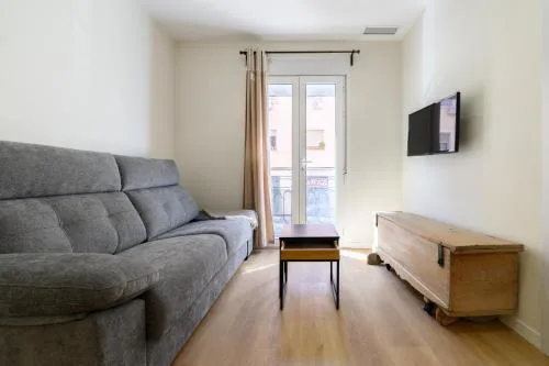 Comodo piso a 10 min de Puente Toledo, 4 pax, ac y luz natural