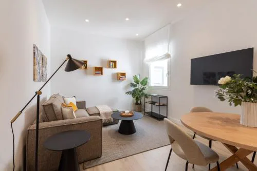Cozy 2-Bed Apartment for 4 in Central Madrid