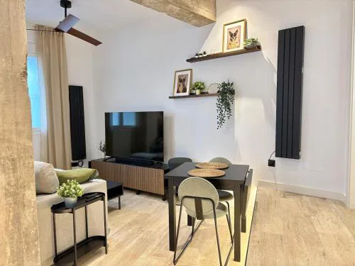 Cozy apartment in Quince de Mayo by beBalmy