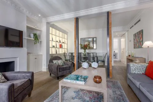 Elegant 2-Bed Apartment in Central Madrid