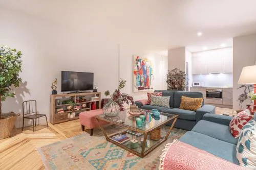Elegant 2-Bed Apartment in Salamanca Madrid