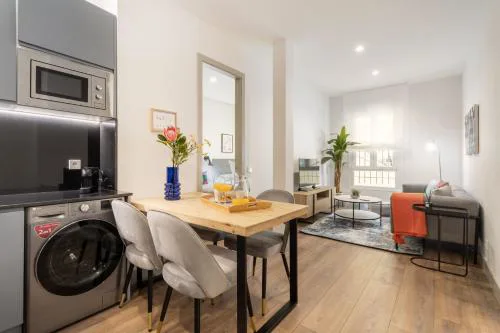 Elegant 2-Bed Stay in Central Chamberí