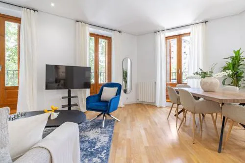 Elegant 3BR Apartment in Central Alcalá