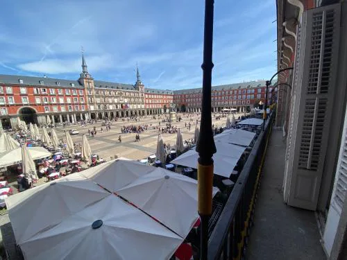 Elegant full apartment overlooking Plaza Mayor