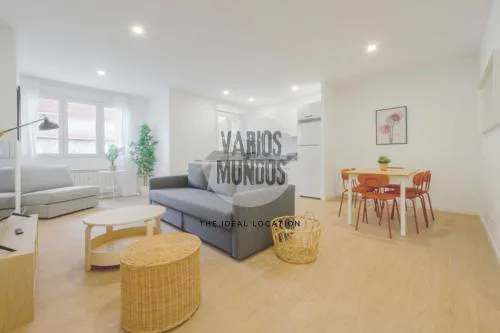 Escapada con parking para 3, vive la Latina