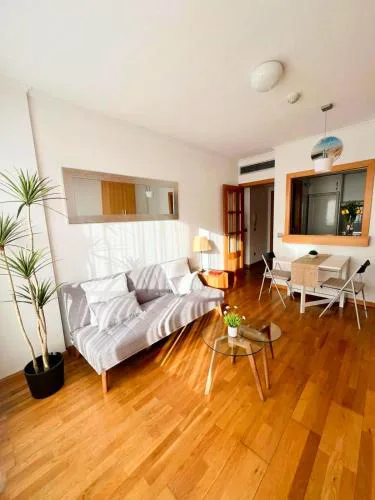 Espectacular piso Wanda Ifema Aropuerto by beBalmy