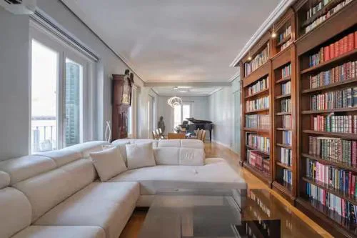 Exclusive sophisticated duplex-3Bdrs 2Bath-Opera