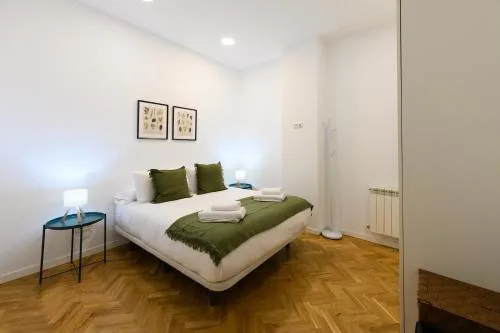 For You Rentals Elegante vivienda de 3 habitaciones en el centro de Madrid Temporal PSM92