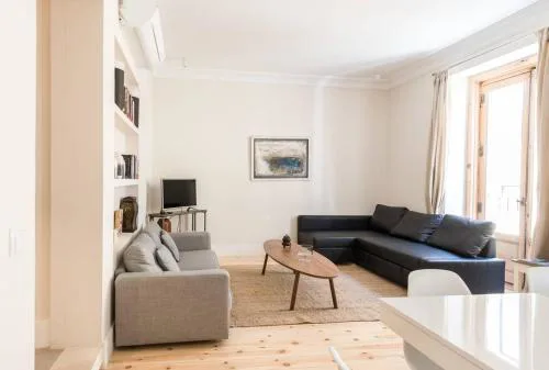 Impressive Apartment in Madrid Center by Batuecas