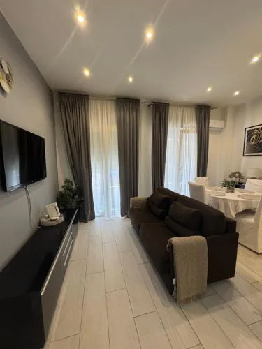 Junto al Paseo de la Castellana y Bernabéu, 6 pax